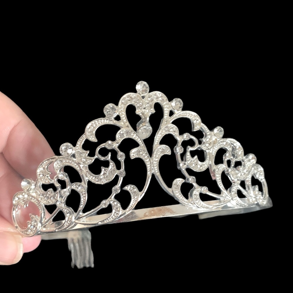 TIARA. New.